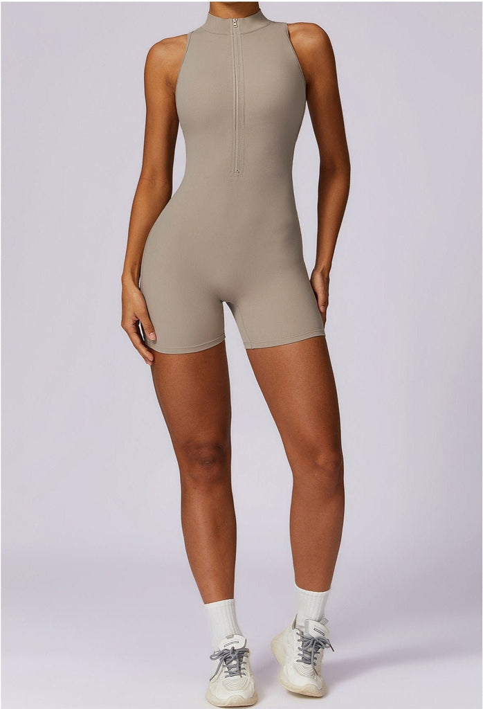 "Beige bodysuit med sømløst design – perfekt til både fitness og fritid"

