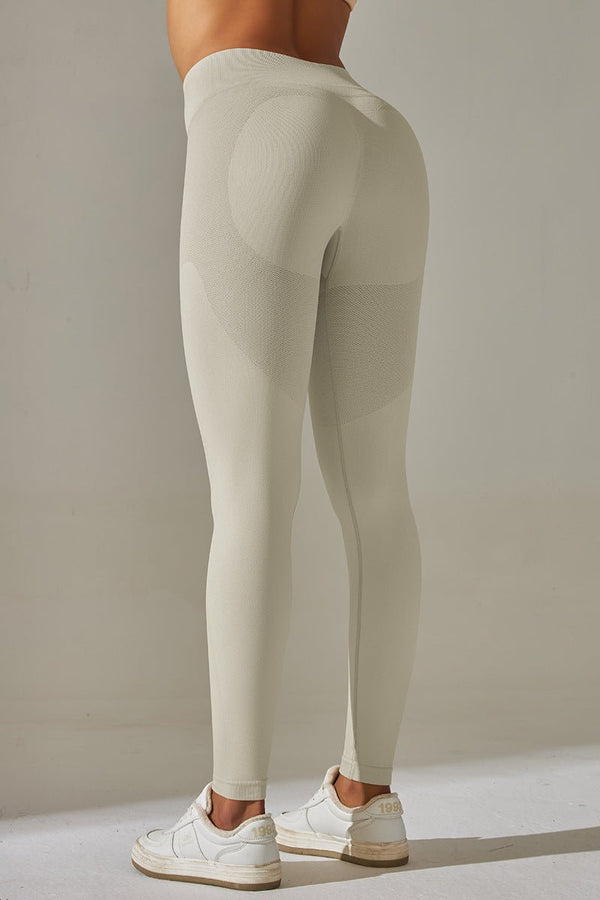 AirMotion træningstights set fra siden med flatterende pasform

